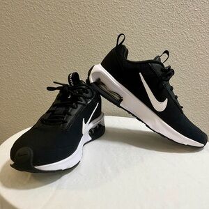 Nike Women’s Air Max Intrlk size 7